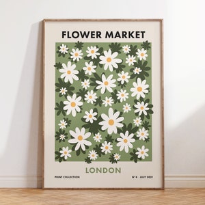 Può includere: Un poster con sfondo verde e margherite bianche con centri gialli. Il poster dice "FLOWER MARKET LONDON" e "PRINT COLLECTION N°4 LUGLIO 2021".