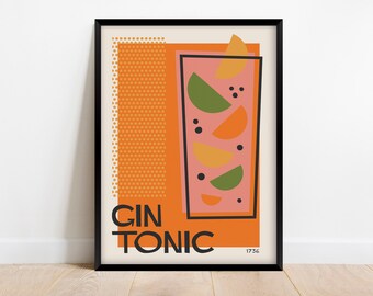 Könnte beinhalten: Ein gerahmter Kunstdruck mit einer stilisierten Illustration eines Gin Tonic Cocktails. Das Kunstwerk zeigt ein hohes Glas mit orangefarbenen, grünen und gelben Zitronenscheiben vor einem pfirsichfarbenen Hintergrund. Die Worte "GIN TONIC" sind prominent dargestellt.