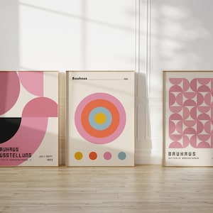 Impresiones de arte rosa Bauhaus, juego de 3 carteles de exposición, decoración de habitación preppy geométrica moderna, descarga digital de arte de pared de moda femenina