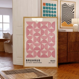 Cartel de la exposición Bauhaus 1923, arte de pared moderno minimalista de mediados de siglo, decoración de sala de estar geométrica, descarga digital de impresión rosa rubor