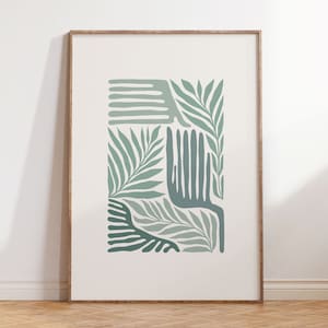 K&ouml;nnte beinhalten: Ein gerahmter Kunstdruck mit einem abstrakten botanischen Design in Gr&uuml;n- und T&uuml;rkist&ouml;nen auf cremefarbenem Hintergrund. Das Kunstwerk zeigt stilisierte Blatt- und Pflanzenformen und schafft eine moderne und minimalistische &Auml;sthetik. Der Rahmen ist hellbraun.