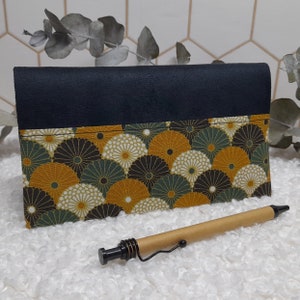 Porte chéquier, Protège chéquier fleurs chrysanthème jaune et Suédine noir