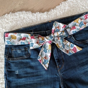 Multicolored Ginkgo leaf fabric tie belt