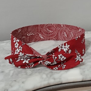 Rigid reversible hairband with dark red Japanese flowers and waves