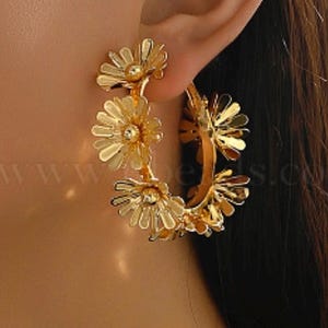 Gold flower hoop earrings