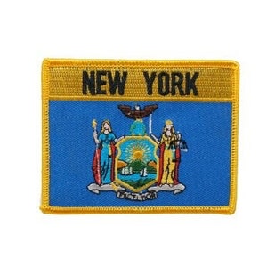 Puede incluir: Parche bordado con el diseño de la bandera del estado de Nueva York. El parche tiene un fondo azul con el sello del estado y las palabras "NEW YORK" en oro. El borde es dorado.