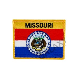 以下が含まれることがあります： ミズーリ州の州章と黒い文字で「MISSOURI」と書かれた黄色の刺繍パッチです。