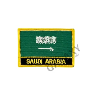 Puede incluir: Un parche bordado con la bandera de Arabia Saudita en verde, blanco y negro, con el texto "SAUDI ARABIA".