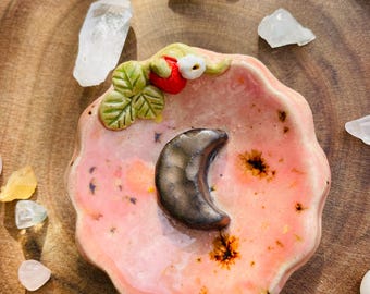 Strawberry Vine Moon Ring Holder