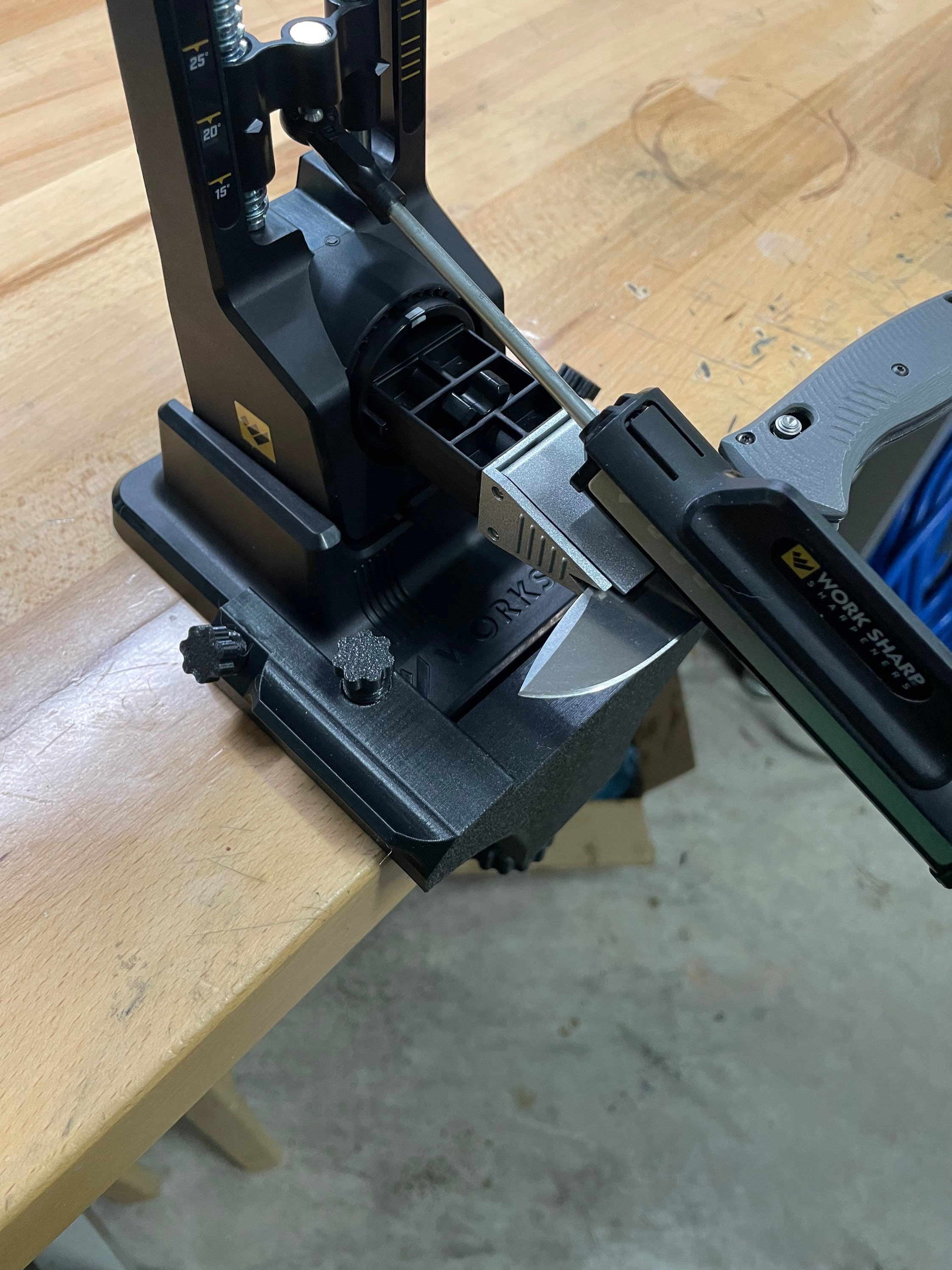 3D Printed Knife Sharpening Tool Makes The Job Easy