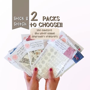 2 STICK AND STITCH. 選べる2つのスティックとステッチ。 お気に入りの刺繍ステッカー 2 パックをお選びください。 貼る、刺す、溶かす。 簡単手刺繍