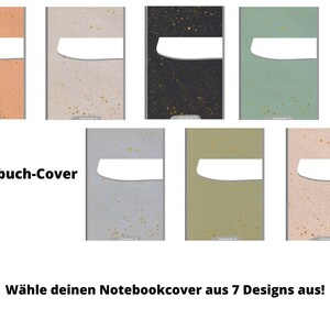 以下が含まれることがあります： テキスト用の空白スペースのある、7種類のノートカバーのデザイン。カバーは、ピーチ、ベージュ、ブラック、グリーン、シルバー、ライトグリーンなど、さまざまな色があります。画像のテキストは「7 Notizbuch-Cover」と「W&auml;hle deinen Notebookcover aus 7 Designs aus！」です。