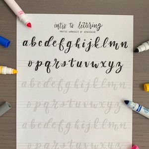 ABC Lettering Arbeitsblätter zum Ausdrucken, PDF, Einführung in die Beschriftung, Kalligraphie, Anfänger, große Brush Pen Übungsblätter, Kapitälchen