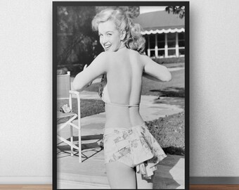 Marilyn Monroe Canvas Print Decorative Modern Wall Art at the Beach in Towel