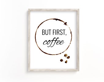 Puede incluir: Una impresión enmarcada blanca con un anillo de mancha de café y el texto "BUT FIRST, coffee".