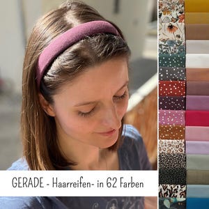 Könnte beinhalten: Ein einfarbiger, samtartiger Haarreifen in Mauve, getragen auf dem Kopf, ergänzt durch eine vertikale Farbpalette mit 62 Stoffmustern in verschiedenen Unifarben, Blumenmustern, Punkten und Tierdrucken mit dem Text GERADE - Haarreifen- in 62 Farben.