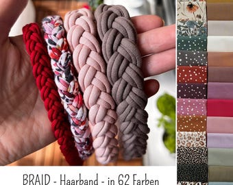 May include: Four braided headbands in solid red, a multi-colored floral print, solid light pink, and solid taupe. The text BRAID - Haarband - in 62 Farben is displayed at the bottom, alongside a vertical color chart showing various fabric options.