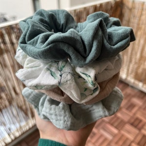 Musselin Scrunchie BIG oder Slim in 34 Farben, Stoffhaargummi, oversized Haargummi, Haarschmuck, Stoffhaargummi, JGA Party Bild 6