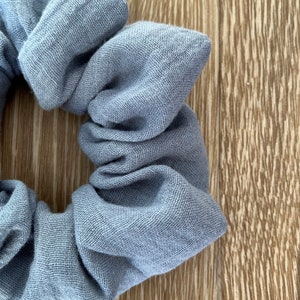 Musselin Scrunchie BIG oder Slim in 34 Farben, Stoffhaargummi, oversized Haargummi, Haarschmuck, Stoffhaargummi, JGA Party Bild 3