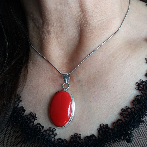 Pendentif en corail, collier en corail, pendentif oval en corail, bijoux en corail, médaillon baroque ovale en corail rouge