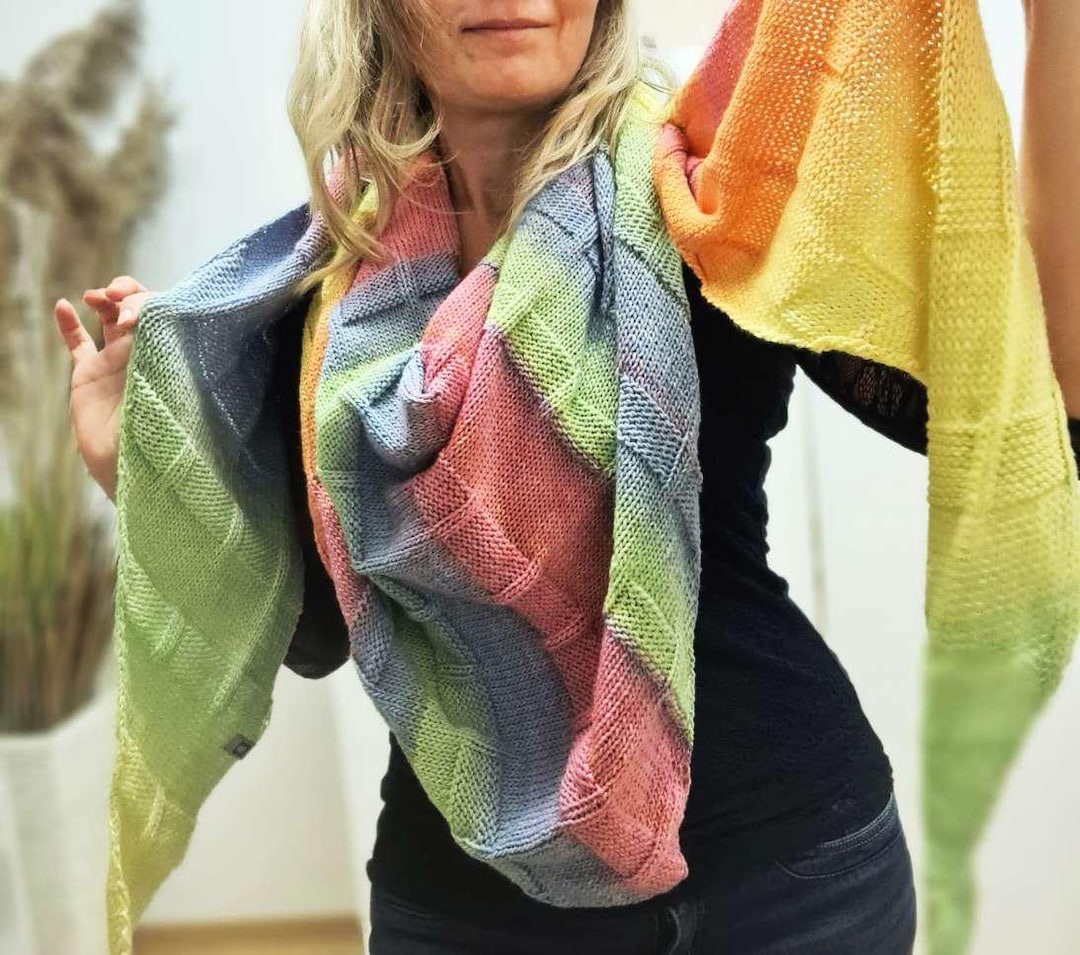 How to Knit Colorful Triangle Scarf - Knitting Pattern | Beginner ...