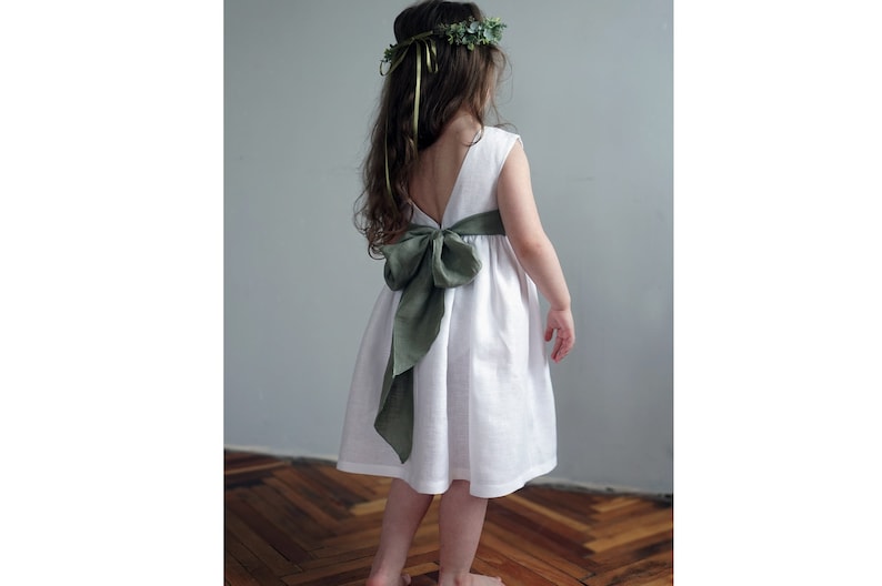 Abito da ragazza di fiori bianco, abito da bambina per occasioni, abito da ragazza di fiori Boho, abito da bambina in lino, abbigliamento in lino per ragazze immagine 6