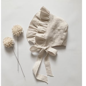 Bonnet vintage en lin pour bébé : Bonnet bio à volants