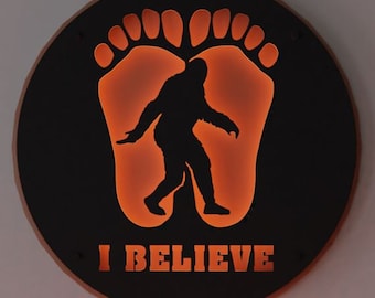 Letrero retroiluminado de Big Foot Believer // Arte mural de Sasquatch // Retroiluminación LED
