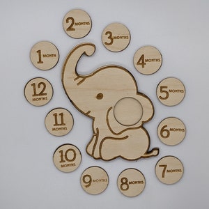 Cartes d'étape mensuelles en bois pour photos de bébé | Marqueurs d’étape mensuels en bois gravé |