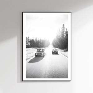 Alfa Romeo GT 1300 Junior et Guilia 1300 Ti - noir et blanc - téléchargement impression numérique voiture - vraie photographie par MrYLT