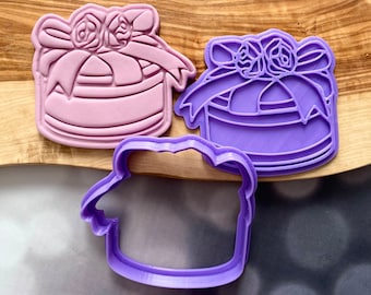 Gift Box With Roses cookie Cutter + Stamp. Mother’s Day Fondant Icing Biscuit Decorating