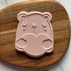 Carimbo PopUP do Dia dos Namorados Urso com Coração com Cortador. Selo de biscoito do Dia dos Namorados. Decoração de cupcake com cobertura de fondant