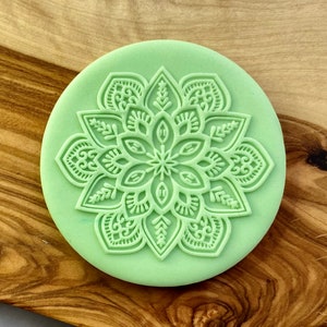 Floraler Mandala Debosser Stempel. Fondant Icing Cupcake Dekorieren
