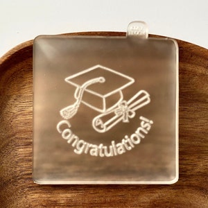 Sello de relieve para galletas "Felicitaciones". Sello de relieve para fondant "Graduación".
