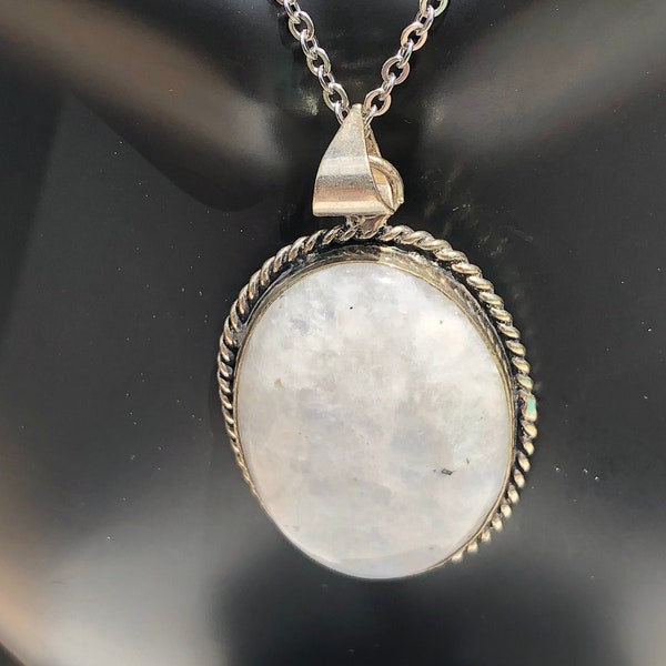 Shimmering Moonstone Pendant and Necklace, Gemstone. Necklace, Gemstone Pendant, Moonstone Gemstone Necklace