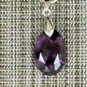 6-2025 Trapiche Facettierte Amethyst Büroklammer Halskette, 45 cm Länge.  13 x 2 cm.  Befestigt mit Rundkarabiner.