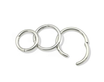 Surgical steel 1.6mm/14g clicker, internal diameter 8mm-12mm. Sold singly, not as a pair.