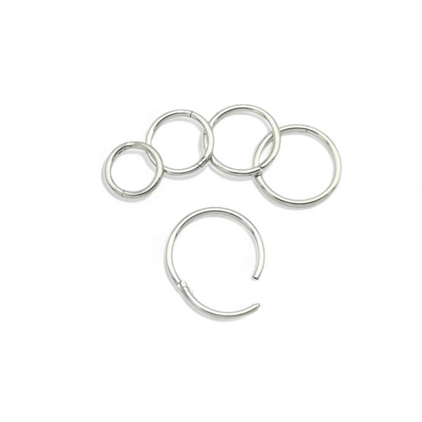 Surgical steel 0.8mm/20g clicker ring 6mm-9mm internal diameter. Sold singly, not as a pair.