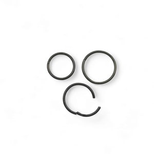 Surgical steel 0.8mm/20g clicker black PVD 6mm-9mm internal diameter. Sold singly, not as a pair.