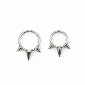 Titanium spiked clicker for 1.2mm/16g piercings, internal diameter 8mm and 10mm. Sold singly.