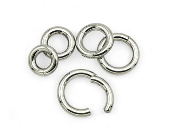 Titanium 4mm/6g hinged segment clicker ring, internal diameter 10mm-16mm. Sold singly, not as a pair.