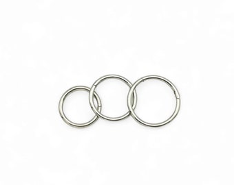 Titanium clicker, 0.8mm/20g, 6mm-8mm internal diameter. Sold singly, not as a pair.