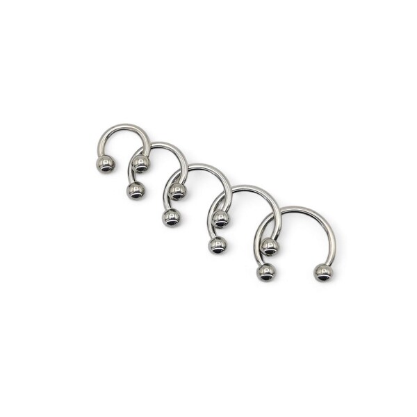 Barre d'haltères fer à cheval en titane, 1,2 mm/16 g, filetage extérieur avec billes de 3 mm, diamètre intérieur 6 mm-9 mm. Vendus à l'unité, pas par paire.