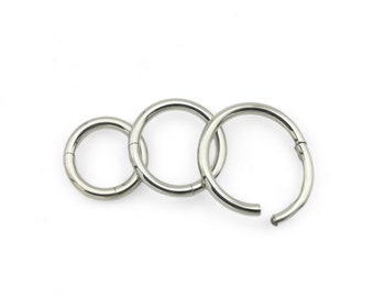 Titanium clicker, 1.6mm/14g, 8mm-14mm internal diameter. Sold singly, not as a pair.