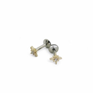 Titanium 1.2mm/16g internally threaded labret stud with jewelled gold plated surgical steel star. Sold singly, not as a pair.