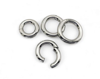 Titanium 5mm/4g hinged segment ring, clicker ring, internal diameter 12mm-18mm. Sold singly, not as a pair.