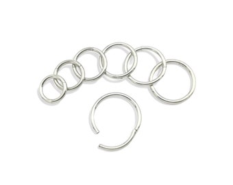 Surgical steel 1.2mm/16g clicker, 6mm-12mm internal diameter. Sold singly, not as a pair.