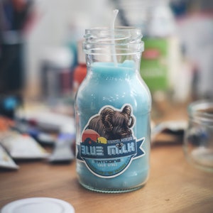 Banthamelkkaars blauwe melkgeurkaars sojawas glazen fles geek home decor