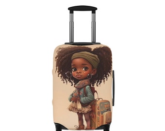 Puede incluir: Una maleta con ruedas con una ilustración de dibujos animados de una niña con pelo rizado, que lleva un pañuelo verde, una bufanda y una mochila. La maleta tiene un fondo beige y un asa y ruedas negras.
