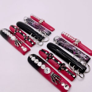 Black pink  goth skull-visual kei-gyaru-harness press on nails